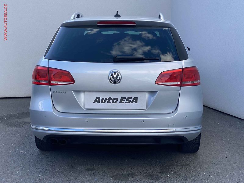 Volkswagen Passat (2014) 2.0 TDi, Highline, navi, - fotka 5 z 19