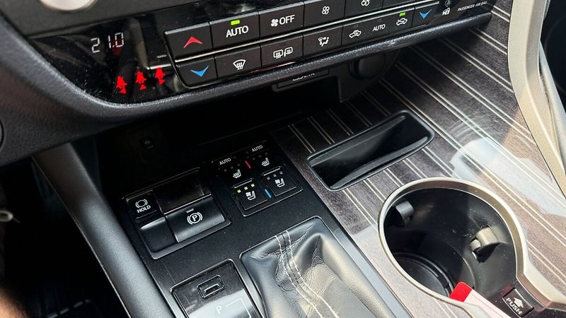 Lexus RX 450h 450H 3,5 HEV LUXURY - fotka 15 z 30