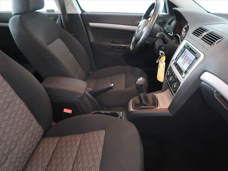 Škoda Octavia (2012) Ambition 1.4 TSI, Tempomat - fotka 9 z 13