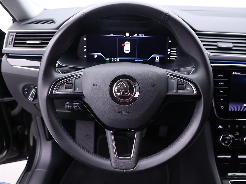Škoda Superb 2,0 TDI 140kW DSG 4x4 L&K DPH - fotka 17 z 44