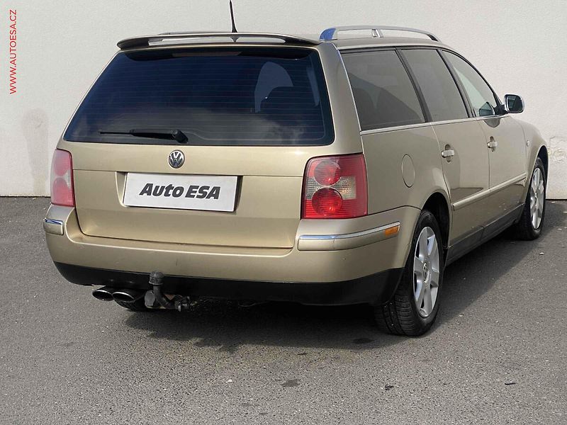 Volkswagen Passat (2001) 1.9TDi, ČR, AC, xenon, navi - fotka 4 z 19