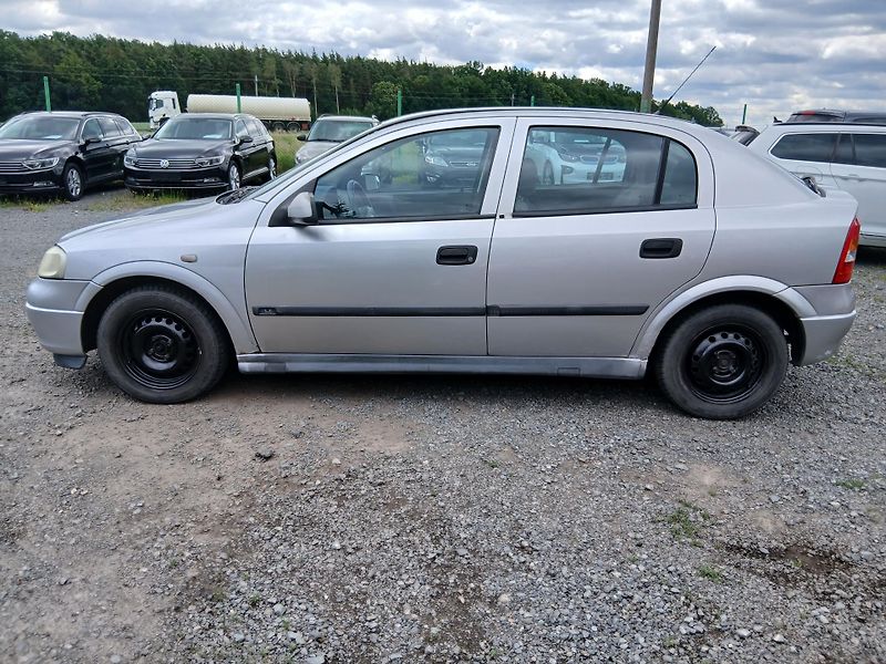 Opel Astra 1.2i - fotka 12 z 23