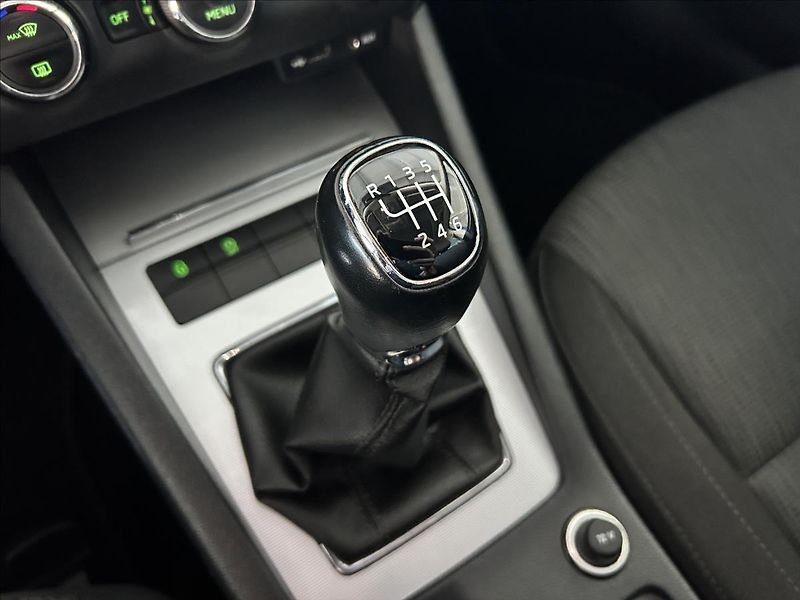 Škoda Octavia 1,8   TSI 132kW,STYLE,2.MAJITE - fotka 19 z 24
