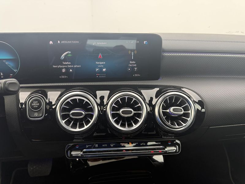 Mercedes-Benz CLA (2020) 2.0 250 165kW ser. historie - fotka 20 z 26