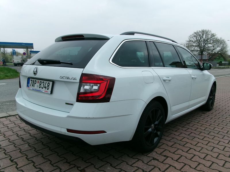 Škoda Octavia (2019) 1,5TSI DSG AC TEMP ČR - fotka 9 z 36