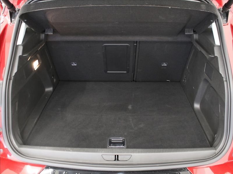 Opel Grandland 1,6 PHEV 165kW LED Matrix ČR - fotka 22 z 24