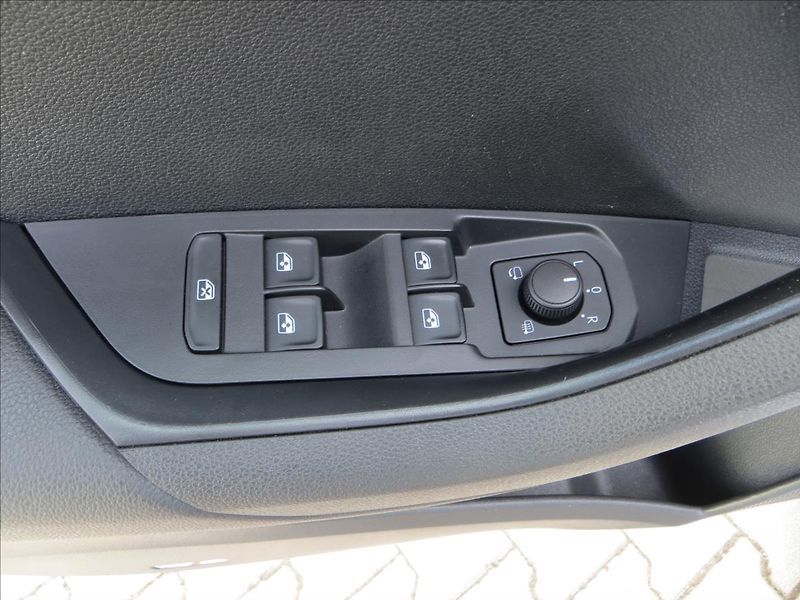 Škoda Karoq 1,5 TSI 110kW DSG Ambition ČR - fotka 13 z 24