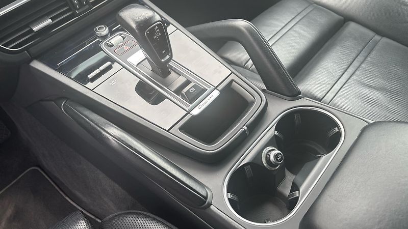Porsche Cayenne E-HYBRID - fotka 21 z 24