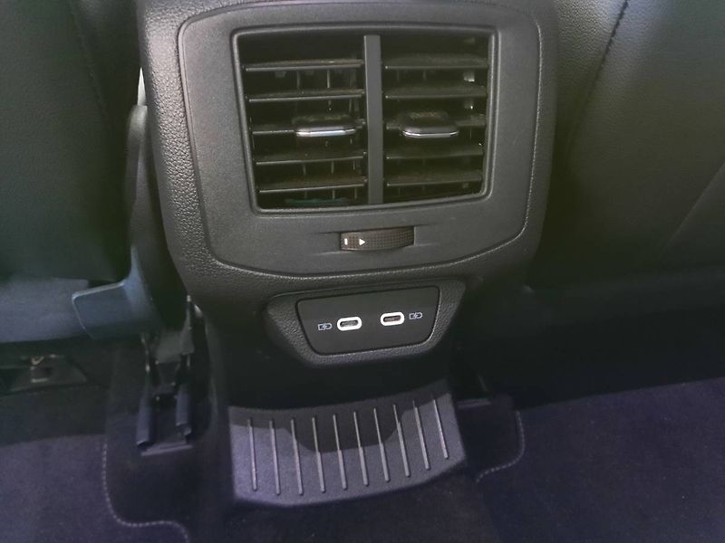 Volkswagen T-Roc (2022) R-Line 2.0 TSI 4Motion (140kW/ - fotka 25 z 27