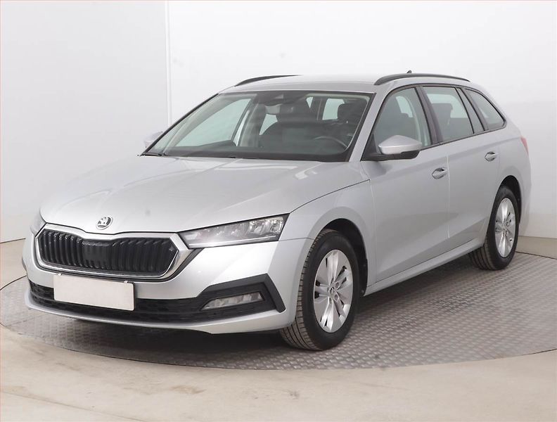 Škoda Octavia (2022) Ambition 2.0 TDI, ČR,1.maj - fotka 2 z 15