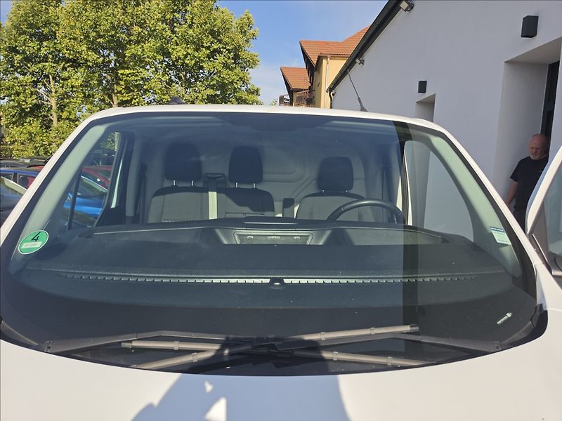 Ford Transit Custom 2,0 TDCi 96KW L2H1 - fotka 34 z 38