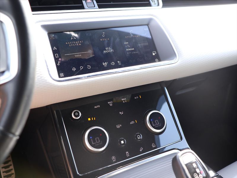 Land Rover Range Rover Evoque 2,0 R-Dynamic 4WD 120kW - fotka 16 z 33