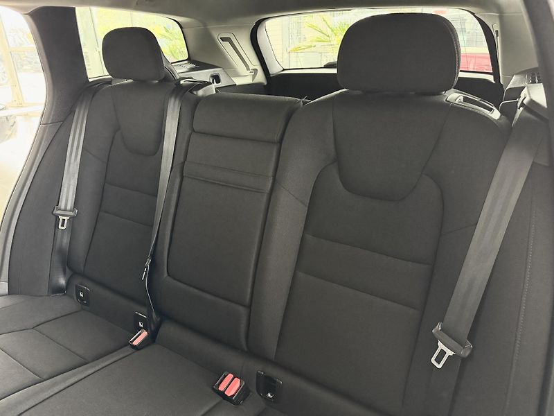 Volvo V60 B3 AUT*120kW*KeyLess*LED*Kamer - fotka 15 z 35