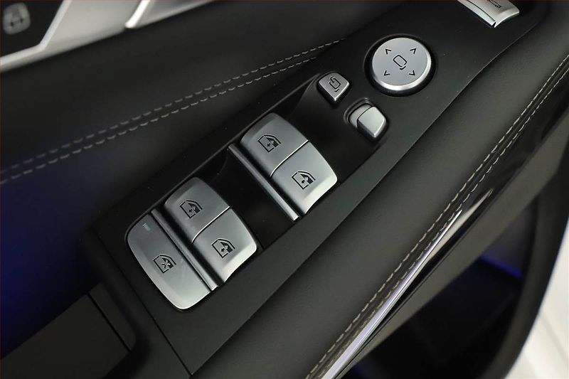 BMW X7 (2024) M60i - fotka 9 z 23