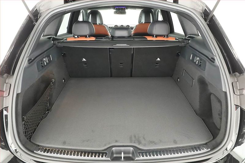Mercedes-Benz GLC (2025) 220 d 4MATIC, AMG Line - fotka 25 z 28