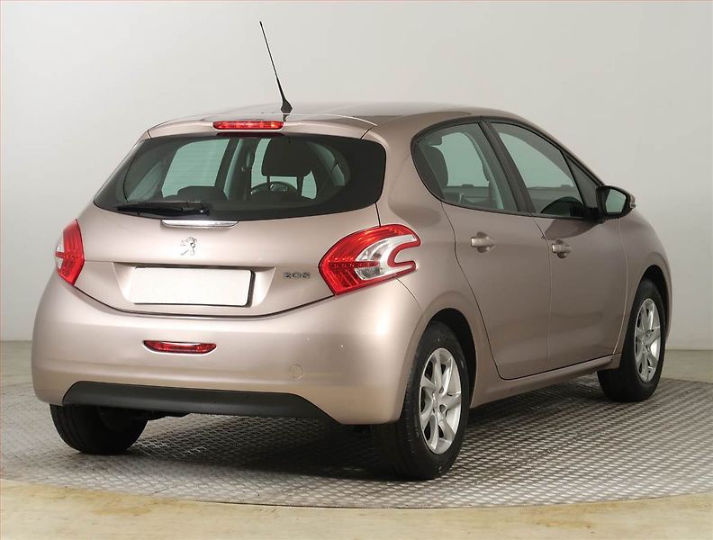 Peugeot 208 (2014) 1.2 PureTech, ČR,1.maj - fotka 5 z 19
