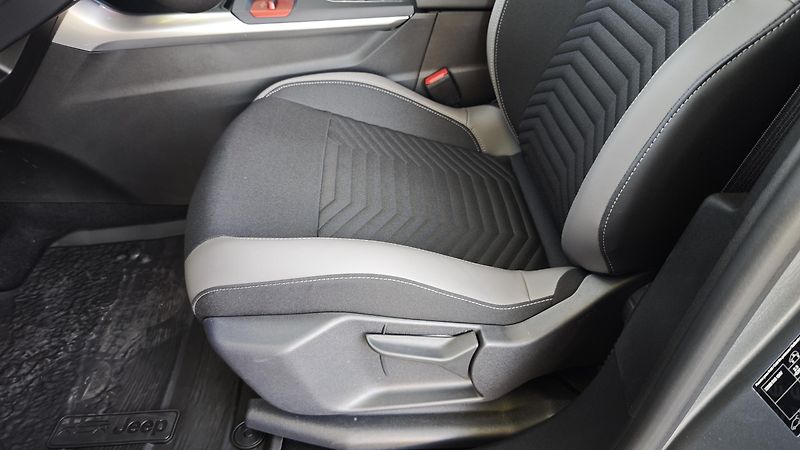 Jeep Compass (2026) First Edition  hybrid 145PS AT - fotka 19 z 38