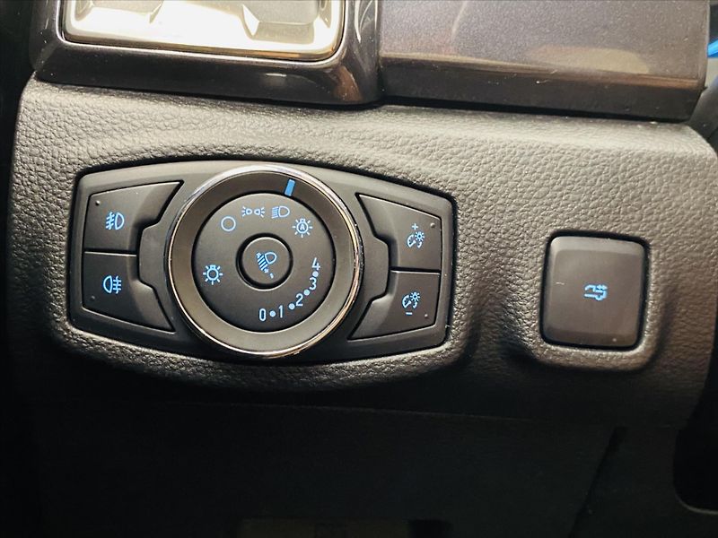 Ford Ranger 2,0 EcoBlue 4x4 D.Cab Wildtrak - fotka 13 z 27