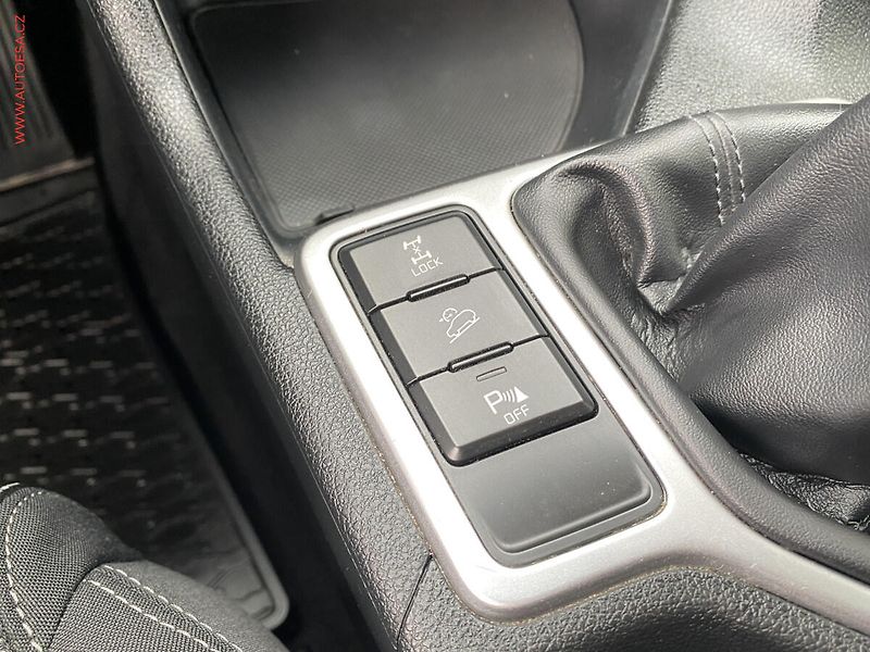 Kia Sportage (2018) 2.0 CRDi 4x4, ČR, Navi - fotka 19 z 20