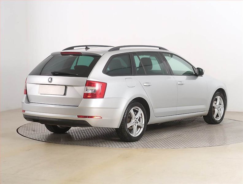 Škoda Octavia (2014) Ambition 2.0 TDI, Serv.kniha - fotka 5 z 19