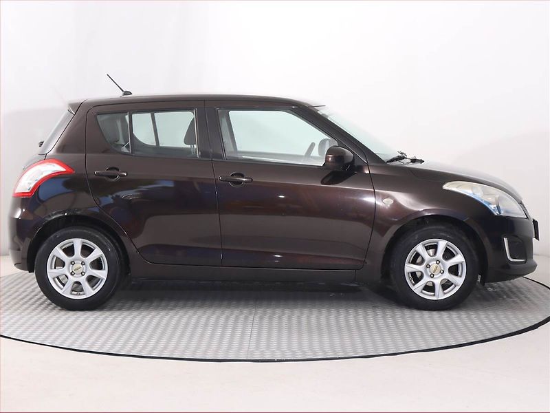 Suzuki Swift (2014) 1.2, Serv.kniha, Tempomat - fotka 6 z 15