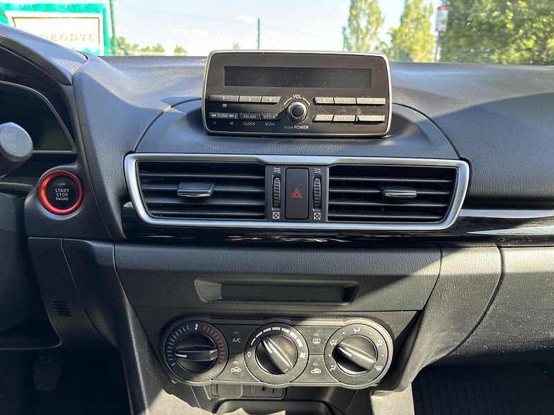 Mazda 3 1.5 Prime-Line - fotka 23 z 28