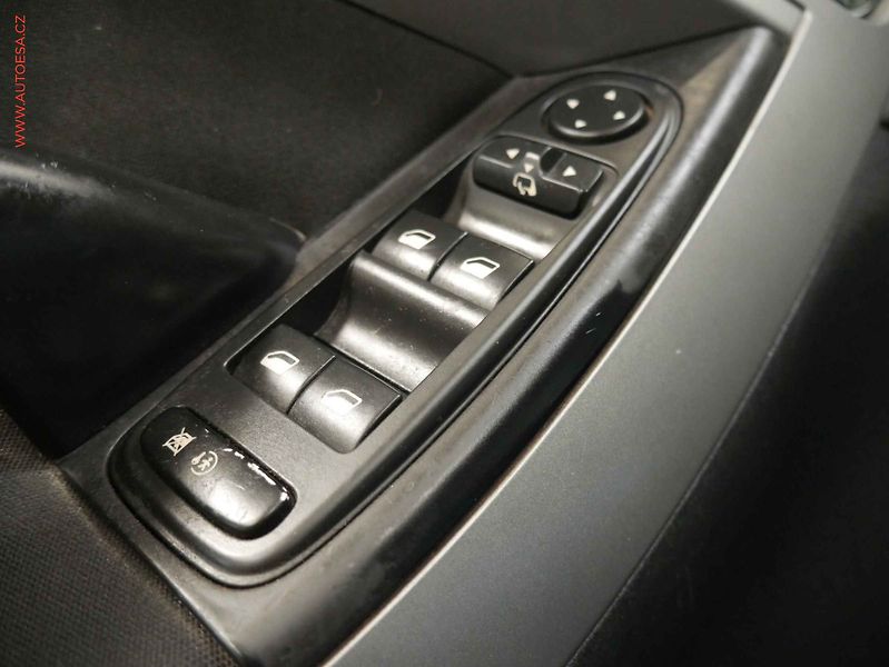 Citroën C4 Picasso (2012) 1.6HDI, autoAC, temp - fotka 17 z 17