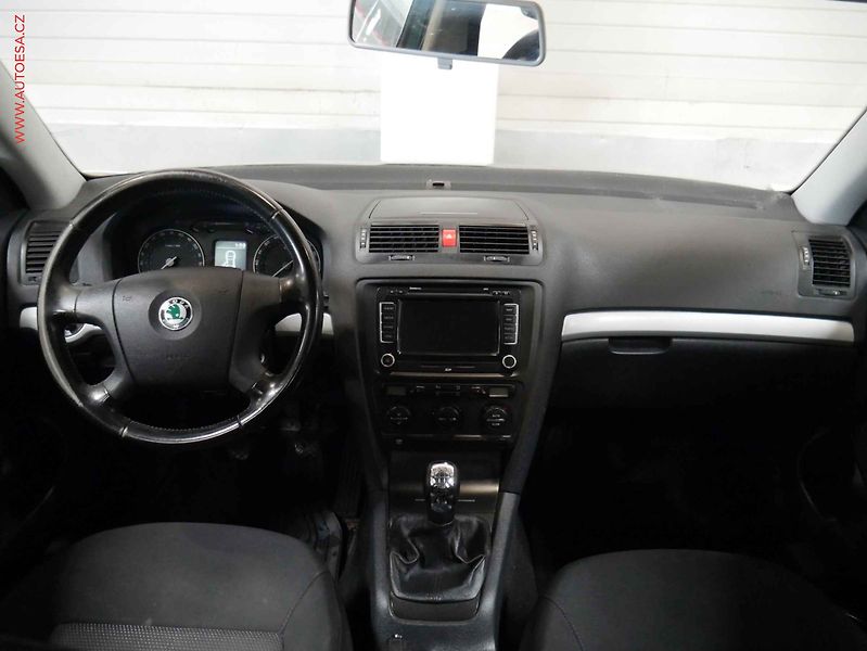 Škoda Octavia (2008) 1.6MPi, 1.maj, Navi, výhř - fotka 8 z 16