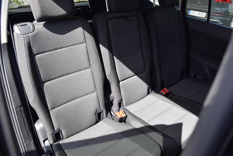Volkswagen Touran (2016) 2.0TDI 110kw 7MÍST CLBMT OPS  - fotka 39 z 50
