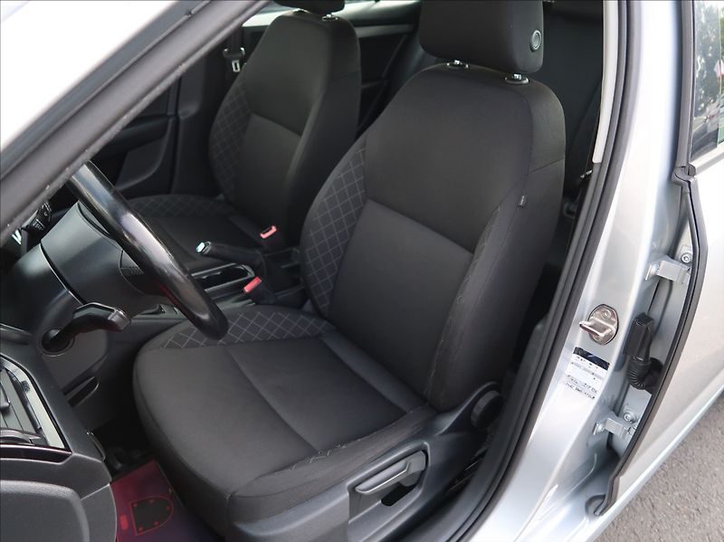 Škoda Octavia 1,6 TDi,85kW,NovéČR,klima - fotka 10 z 21