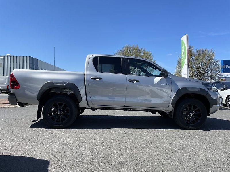 Toyota Hilux 2.8D Invincible ODBĚR 3/2027 - fotka 2 z 30