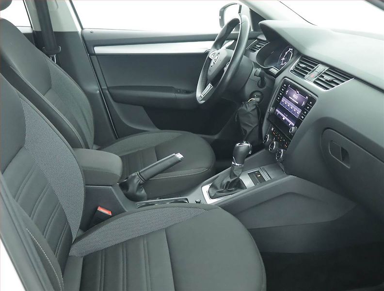 Škoda Octavia (2019) 1.5 TSI, Automat, Navi - fotka 9 z 21
