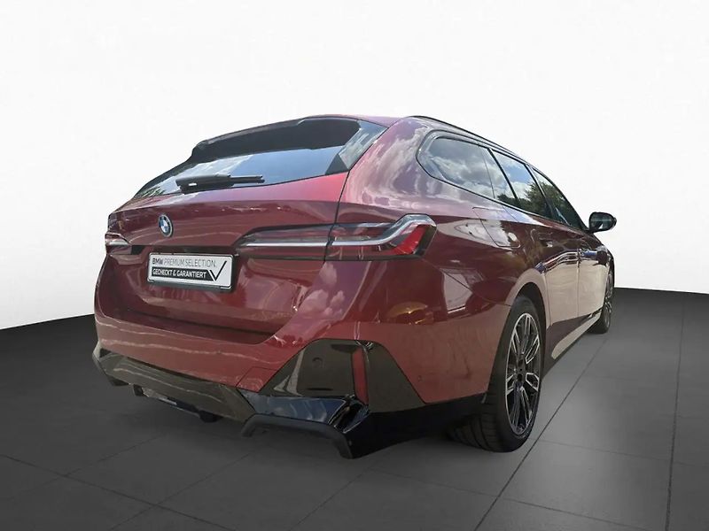 BMW i5 eDrive40 M-Sport B&W Pano 360 - fotka 4 z 7