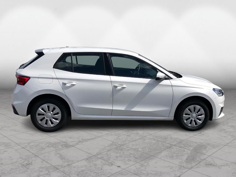 Škoda Fabia 1.0 MPi ACTIVE - fotka 8 z 28