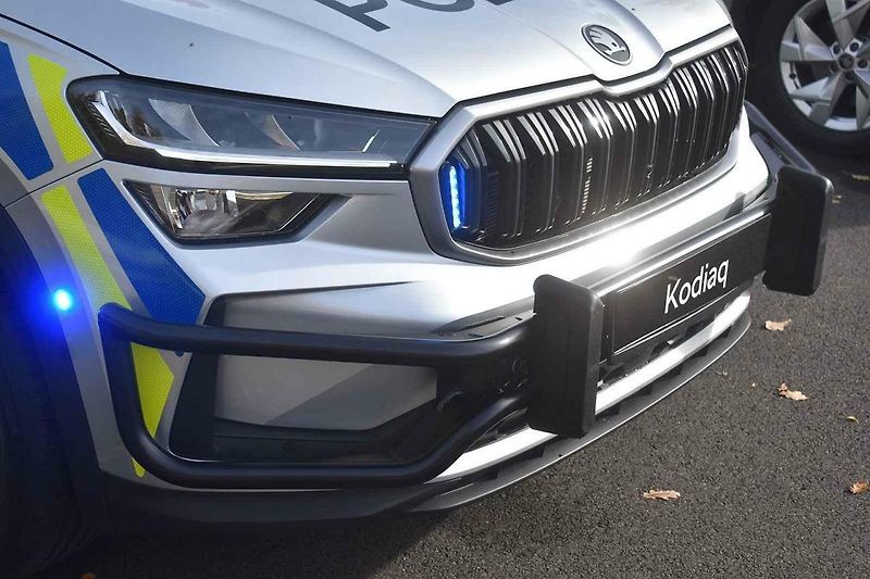Stačí ťuknout pronásledovanému vozidlu do zadní části karosérie a jeho auto se dostane do hodin....