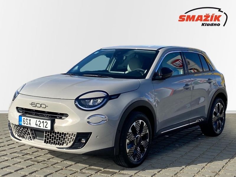 Fiat 600 (2025) La Prima Turbo 1,2 (136k) - fotka 3 z 32