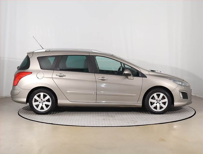 Peugeot 308 (2011) 1.6 HDi, 7 míst, Eko.zaplacen - fotka 6 z 25