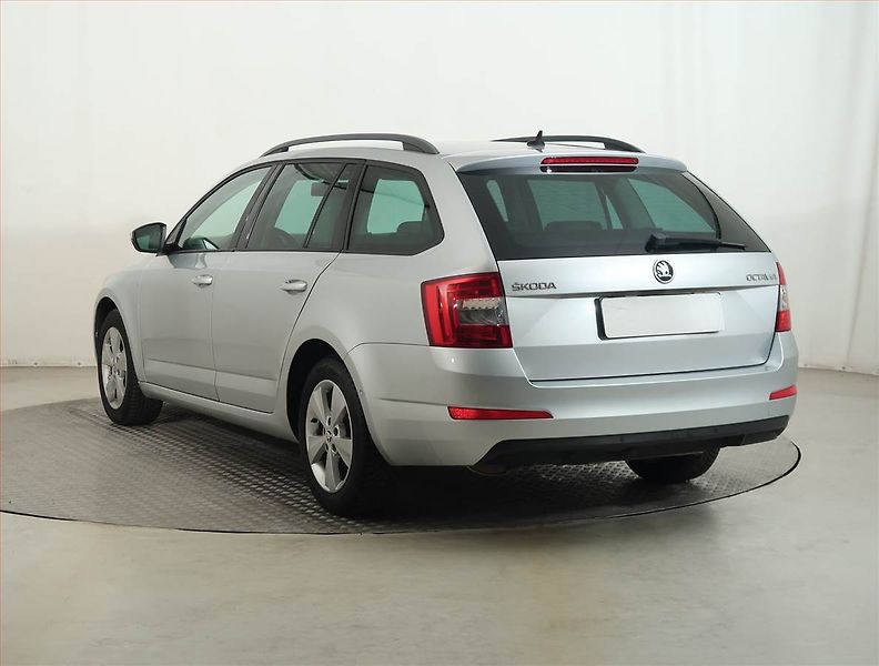 Škoda Octavia (2015) 2.0 TDI, Automat, Serv.kniha - fotka 4 z 19