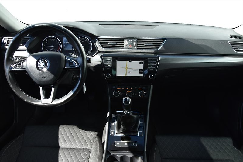 Škoda Superb 2.0TDi 140kW PANORAMA TAŽNÉ - fotka 13 z 27