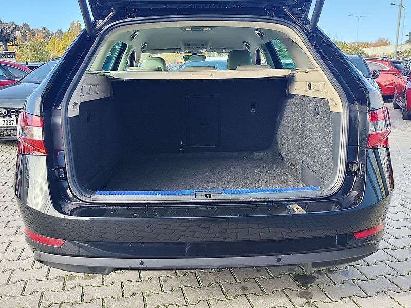 Škoda Superb 2.0 TDI/147kW Style DSG 4x4 - fotka 9 z 34