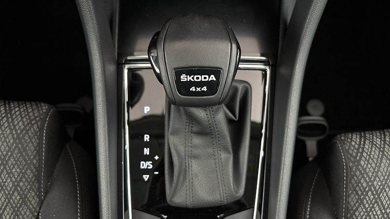 Škoda Karoq 2.0 TDI DSG 4x4 Style - fotka 25 z 29