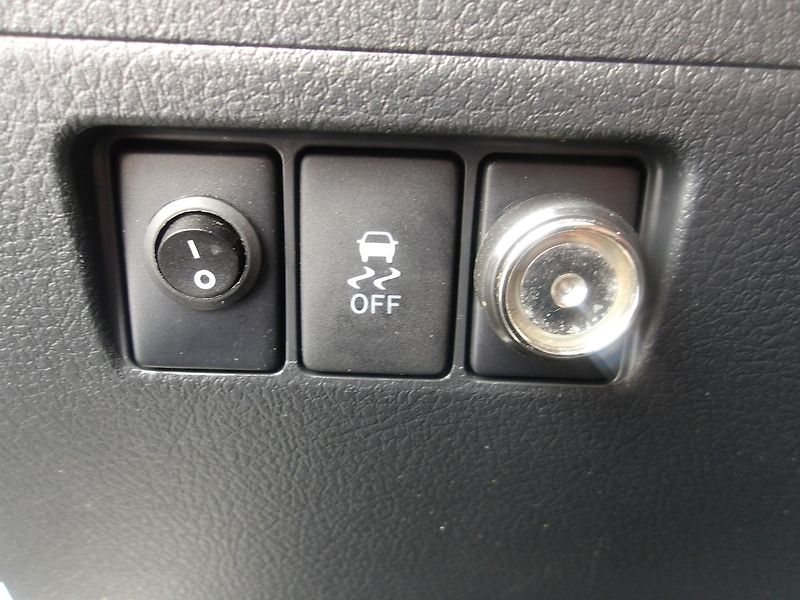 Toyota Verso 1,6 D4D 82kW Nové v ČR! 2xkola - fotka 16 z 30