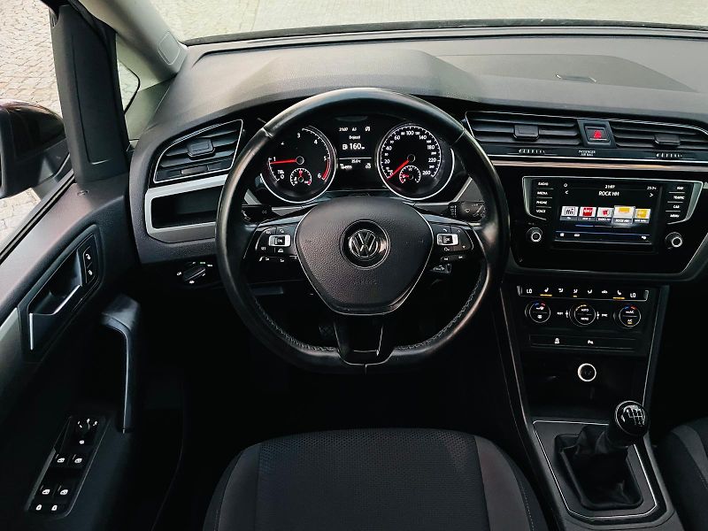 Volkswagen Touran 1.6TDI MAN 7MÍST LED SERVISKA - fotka 26 z 45