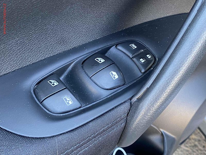 Nissan Qashqai (2017) 1.5dCi, Visia, TZ - fotka 11 z 15
