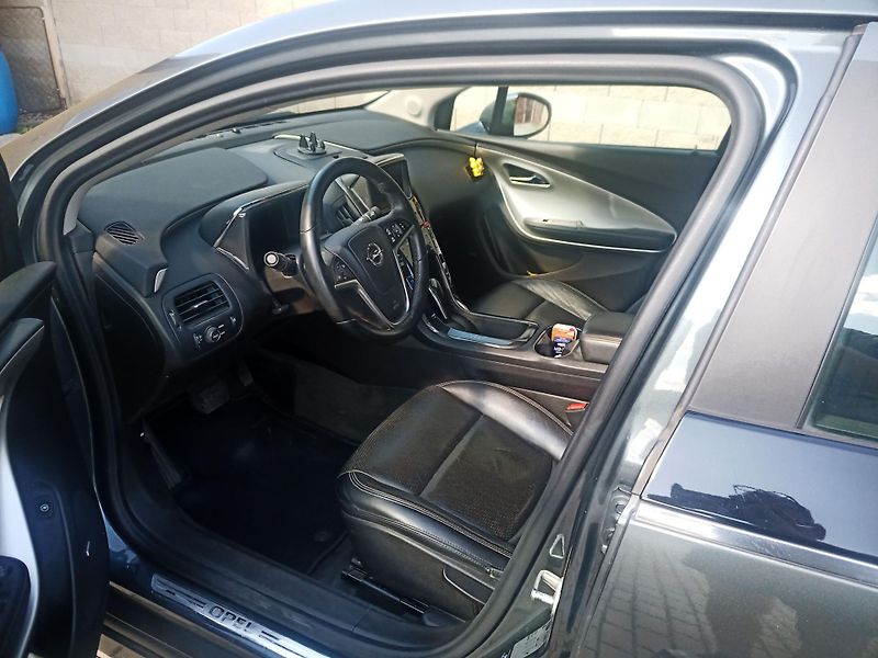 Opel Ampera (2012) - fotka 2 z 9