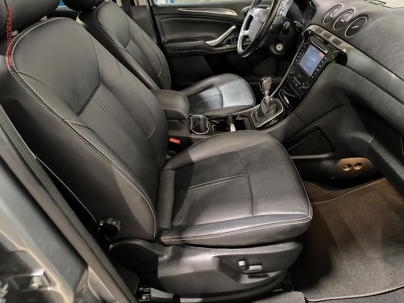 Ford S-MAX (2011) 2.0 TDCi, Titanium, navi - fotka 12 z 16