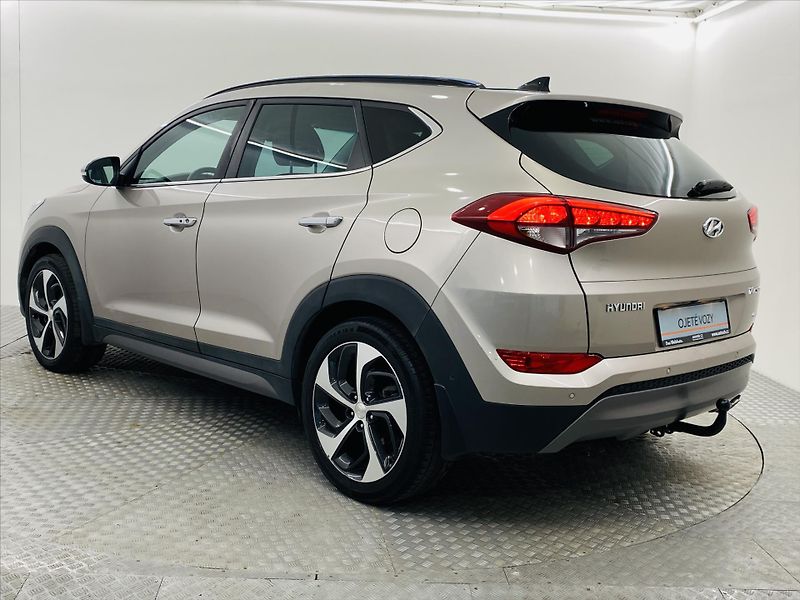Hyundai Tucson 2,0 CRDi 136kW 4x4 Premium - fotka 23 z 25