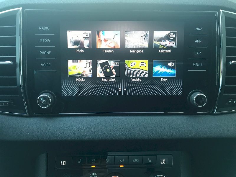 Škoda Karoq (2025) TOP SELECTION 1,5 TSI DSG - fotka 10 z 27
