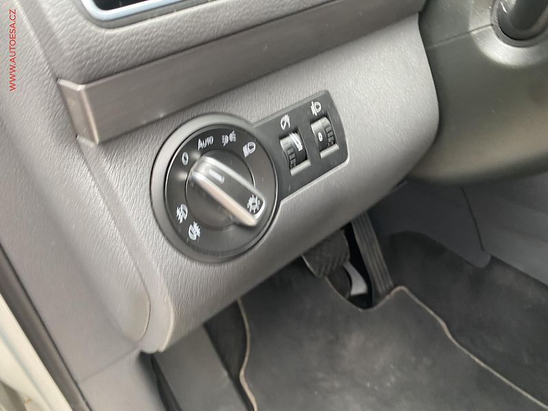 Volkswagen Touran (2013) 1.6 TDi, Comfortline, DSG - fotka 14 z 18
