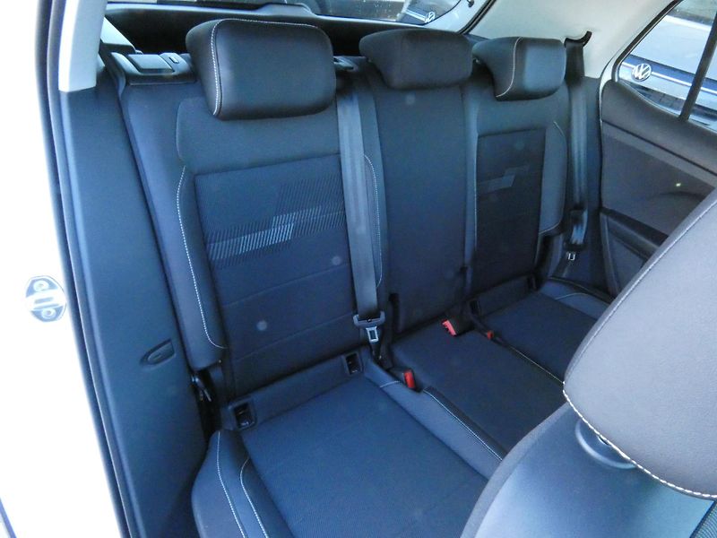 Volkswagen T-Cross R-Line 1,0 TSI DSG - fotka 24 z 29